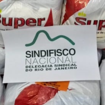 Cestas básicas viram quentinhas que alimentam população de rua