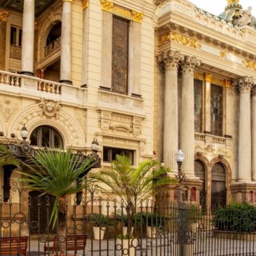 Visita guiada ao Theatro Municipal inaugura projeto Encontros com Arte & Cultura