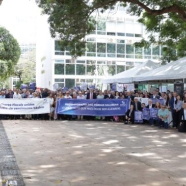 Ato público em Brasília reafirma decisão da categoria sobre continuidade da greve